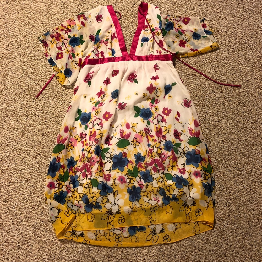 Size M floral tie dress